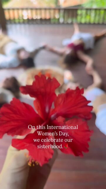 ❤️

Happy international 
women’s day🌹
A celebration of all of our temples we co created in love✨

Heute ehren wir im Institut für Feminine Heilkunst die Heilkraft wahrer Schwesternschaft.

Denn wenn Frauen sich in bewussten Räumen begegnen, entsteht etwas, das tiefer geht als Worte.
Der Körper erinnert sich an Sicherheit.
Das Herz erinnert sich an Vertrauen.
Und die Seele erinnert sich daran, dass Heilung nicht immer allein geschehen muss.
🌹
Wahre Schwesternschaft trägt.
Sie spiegelt.
Sie öffnet.
Sie erinnert uns an das, was wir in Wahrheit sind.

Wir feiern die Kraft von Frauen, 
die gemeinsam gehen.
🌹🌹🌹