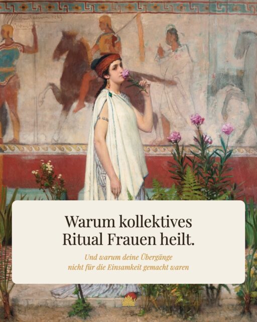 Jede Frau kennt diese Momente. 

Die erste Blutung. 
Das erste Mal allein.
Das erste Kind. 
Der erste Verlust. 
Der Moment, in dem etwas zu Ende geht,
bevor du weißt, was beginnt.
 
Schwellen.
 
Und jede von ihnen 
bist du wahrscheinlich allein gegangen.

Vielleicht mit einer Freundin am Telefon. 
Vielleicht mit einem Buch.
Vielleicht mit niemandem. 
 
Der Körper merkt sich das.
Als leise Spannung.
Als das Gefühl, 
dass etwas nicht vollständig wurde.
 
Weil eine Schwelle ohne Zeugin 
im Gewebe bleibt.
 
Kollektives Ritual gibt dem Körper, 
was er immer gesucht hat:
gesehen werden
in dem Moment,
in dem sich alles verändert.
 
Dein Nervensystem wartet darauf.
Seit Generationen. 
 
 Eine Frau, die sich erinnert, 
 erinnert viele.
 
 🌙